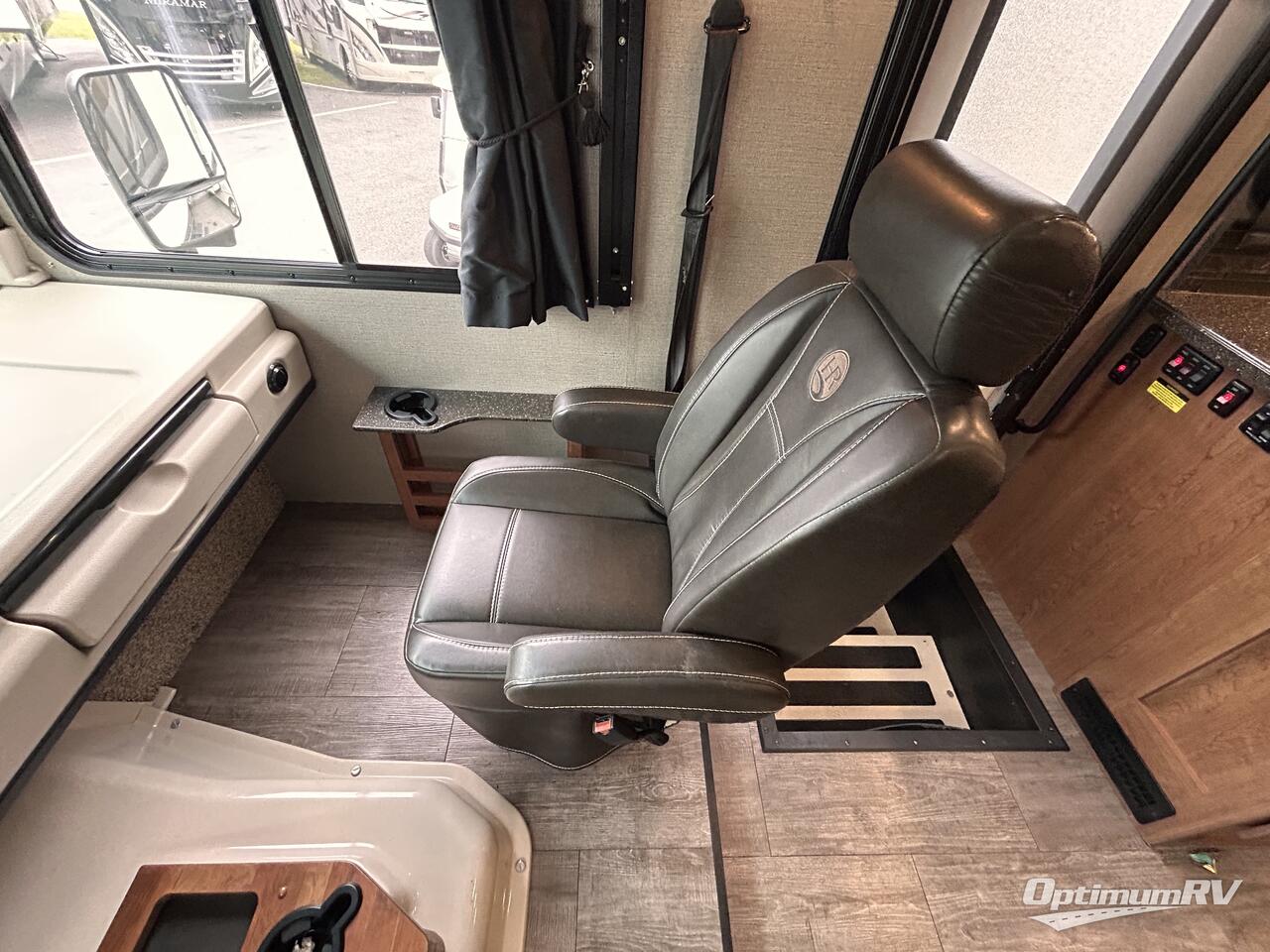 2018 Holiday Rambler Vacationer 36F Photo 5