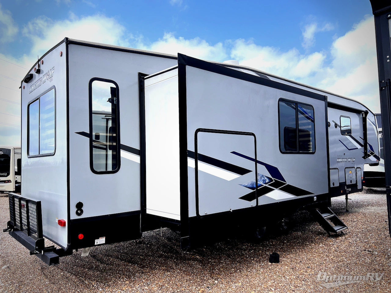 2023 Forest River Cherokee Arctic Wolf Suite 3550 Photo 2