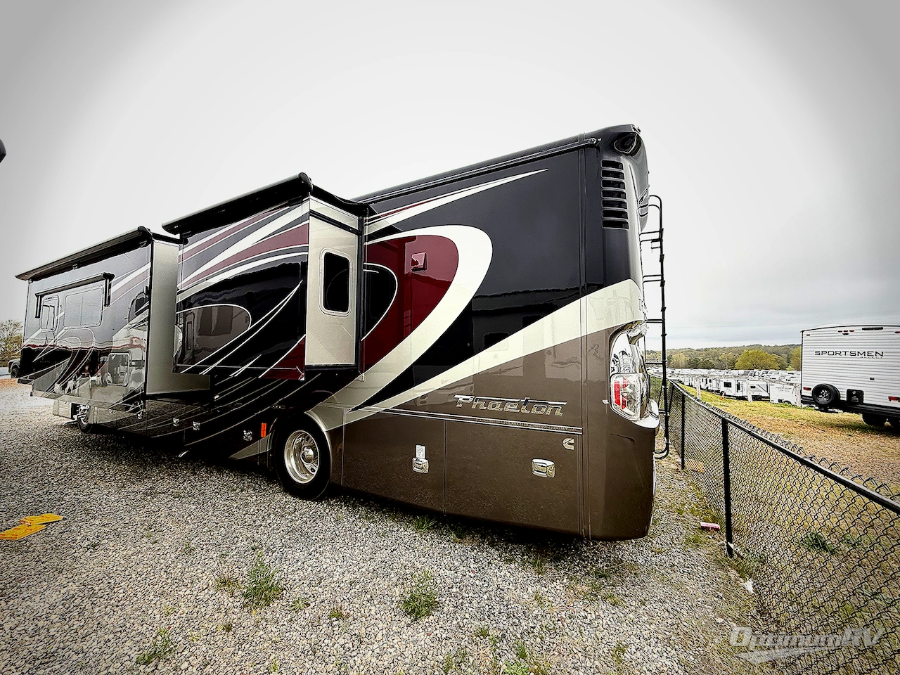 2016 Tiffin Phaeton 40 QBH Photo 2