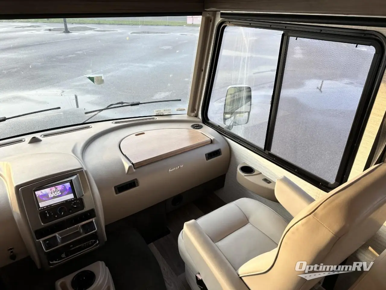 2022 Winnebago Sunstar 27P Photo 5