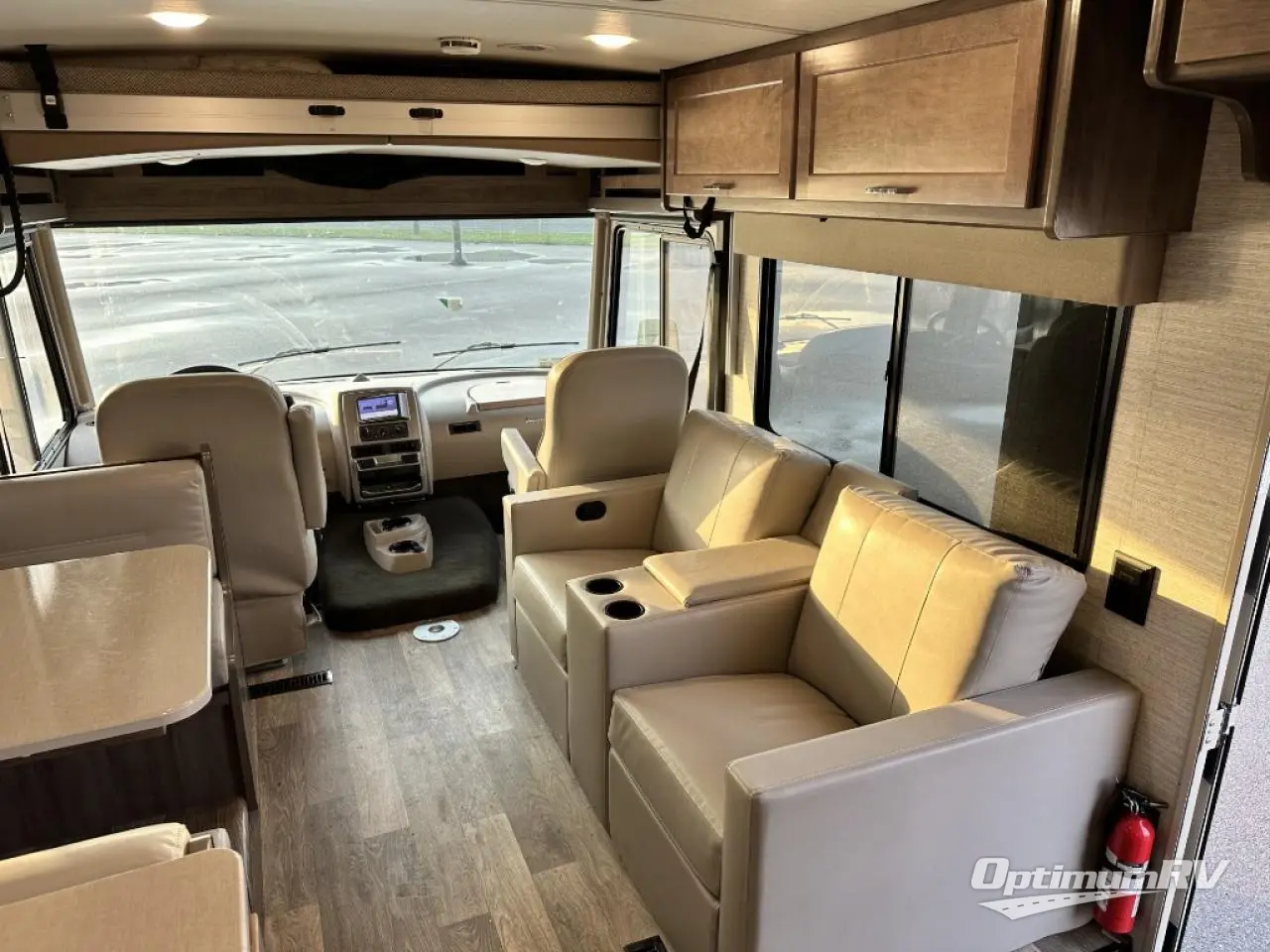 2022 Winnebago Sunstar 27P Photo 6