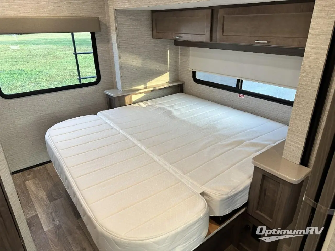 2022 Winnebago Sunstar 27P Photo 12