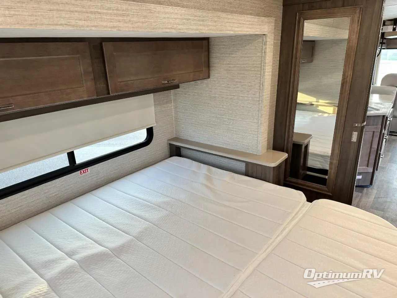 2022 Winnebago Sunstar 27P Photo 13