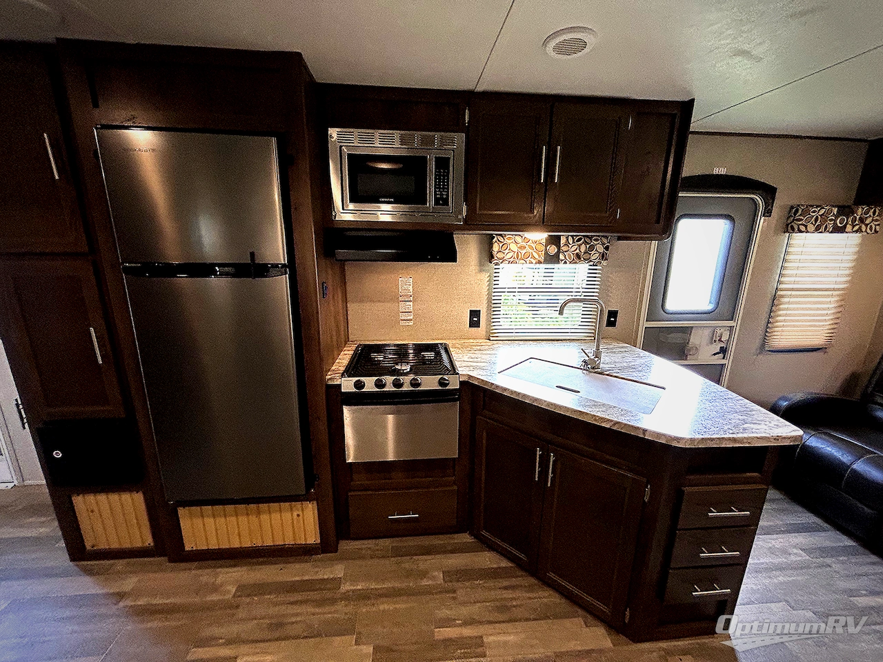 2018 Shasta Revere 27RL Photo 4
