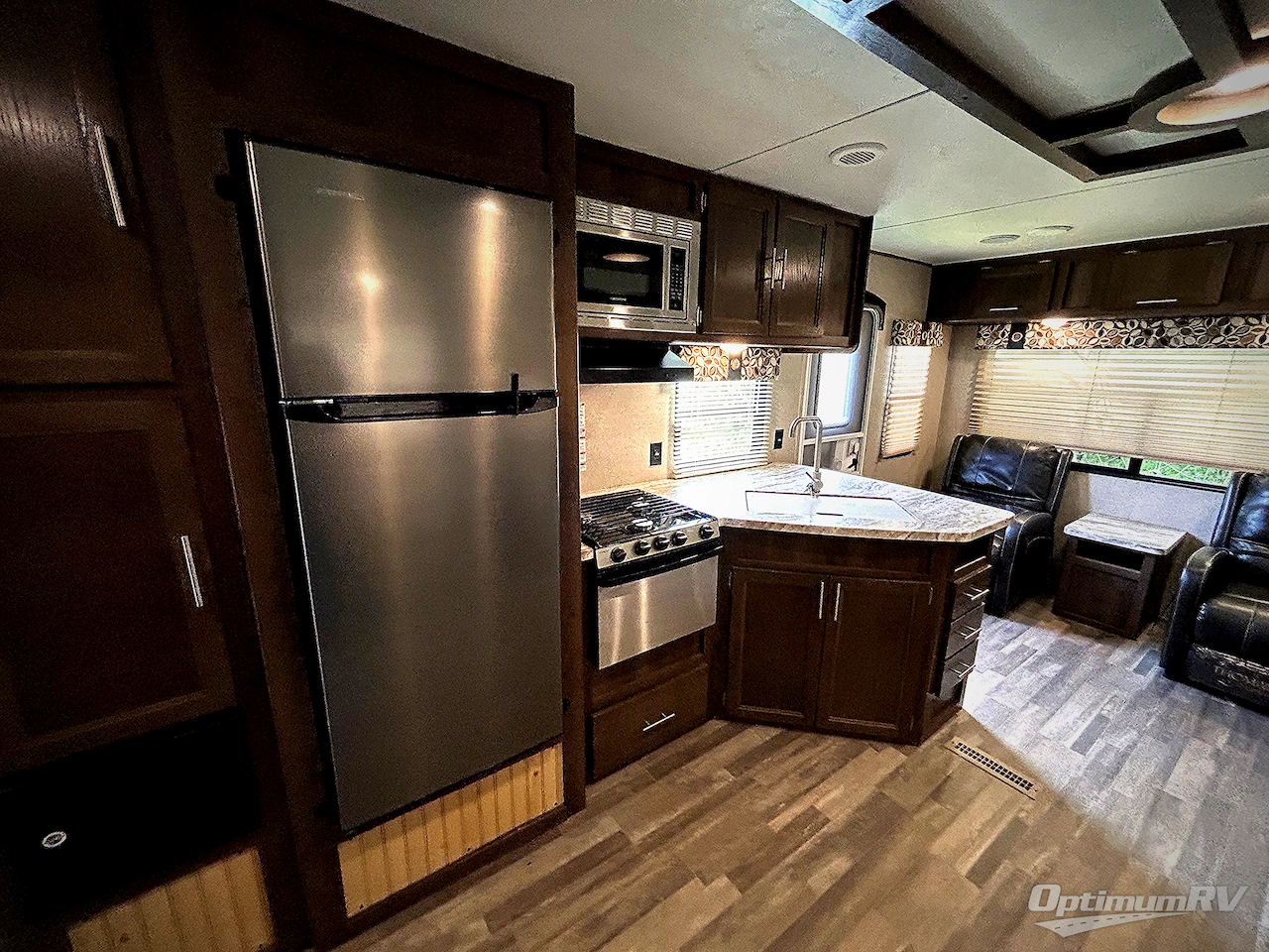 2018 Shasta Revere 27RL Photo 10