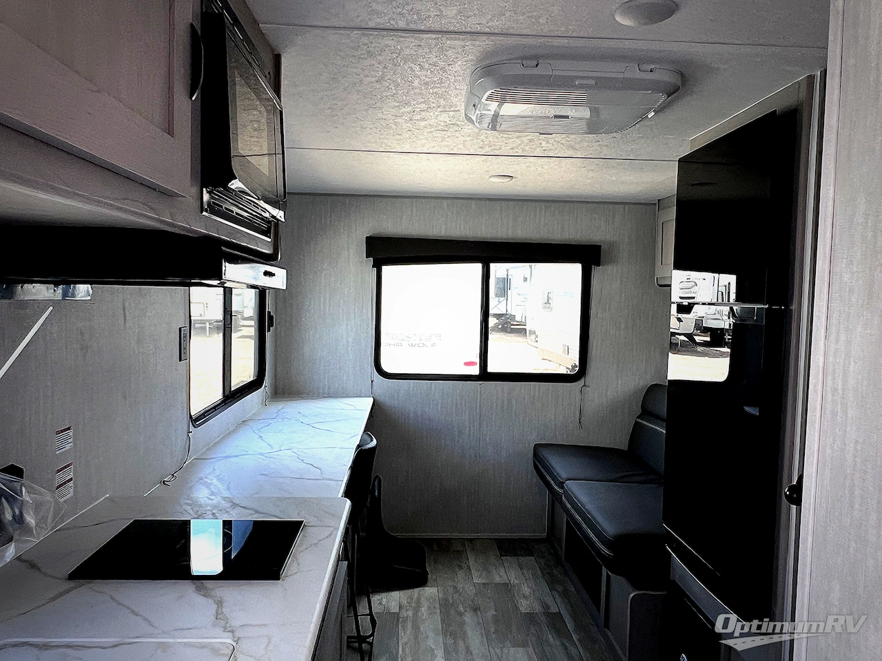 2025 Coachmen Clipper 5K Series 242MK Photo 4
