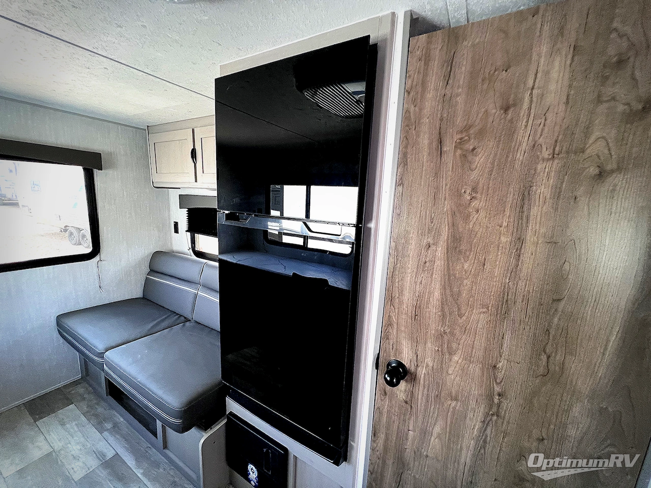 2025 Coachmen Clipper 5K Series 242MK Photo 10