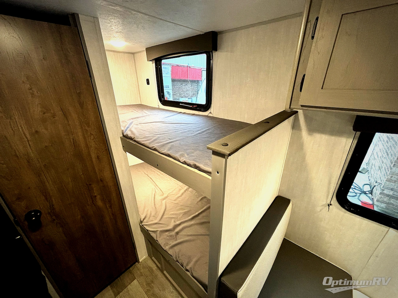 2025 Coachmen Clipper Cadet 17CFQ Photo 10