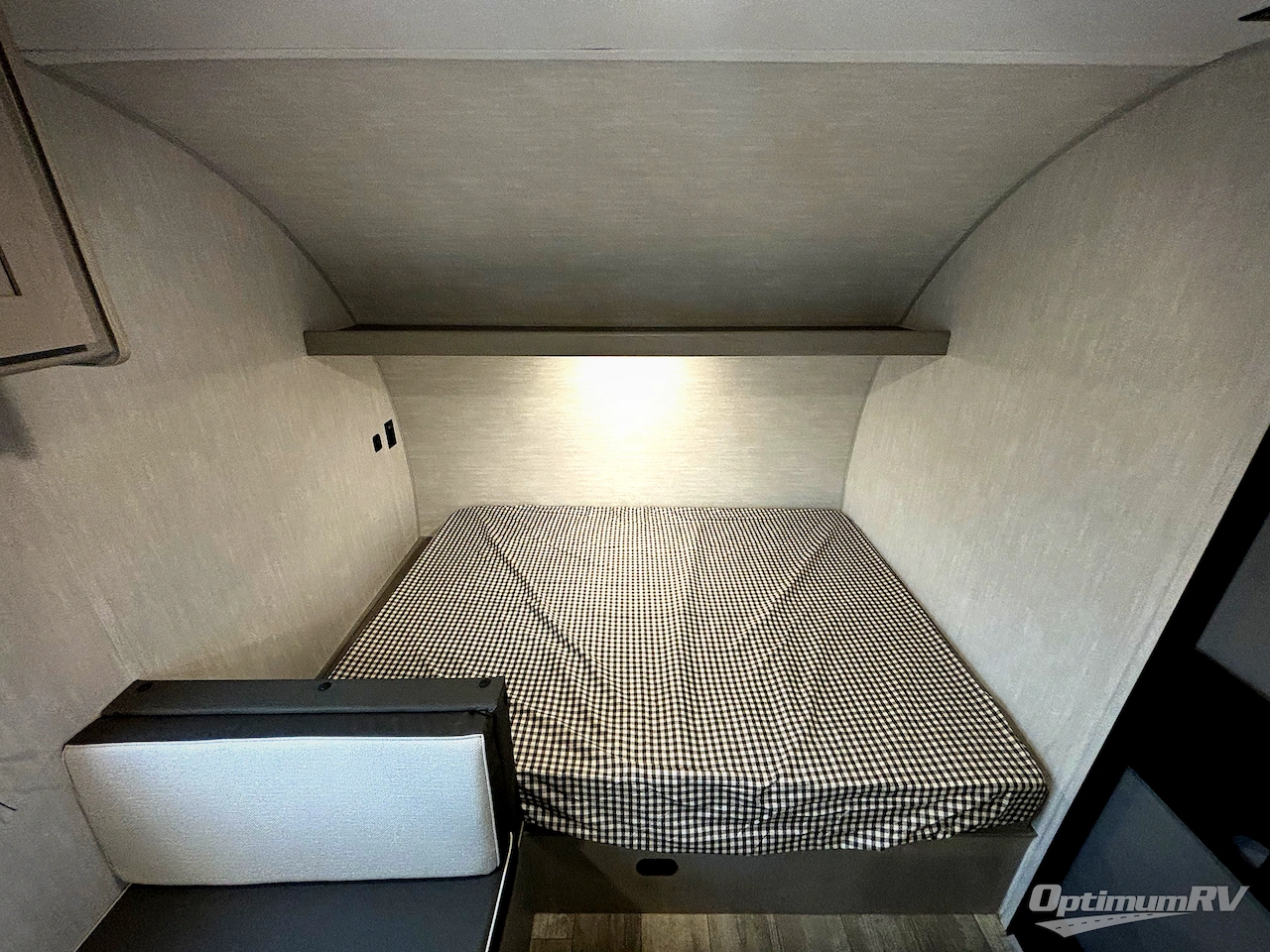 2025 Coachmen Clipper Cadet 17CFQ Photo 9