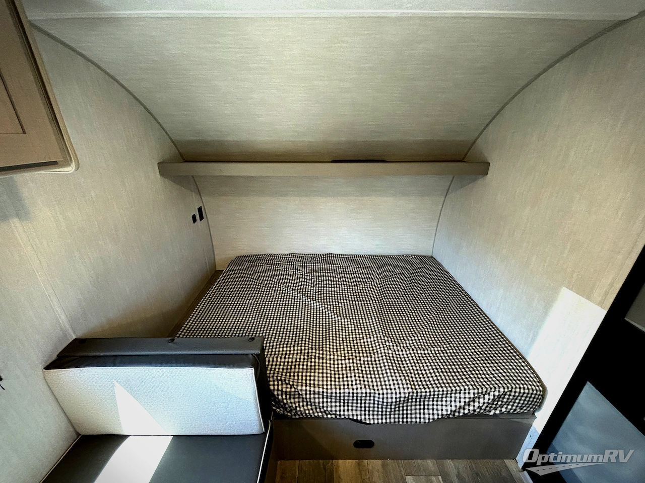 2025 Coachmen Clipper Cadet 17CFQ Photo 9