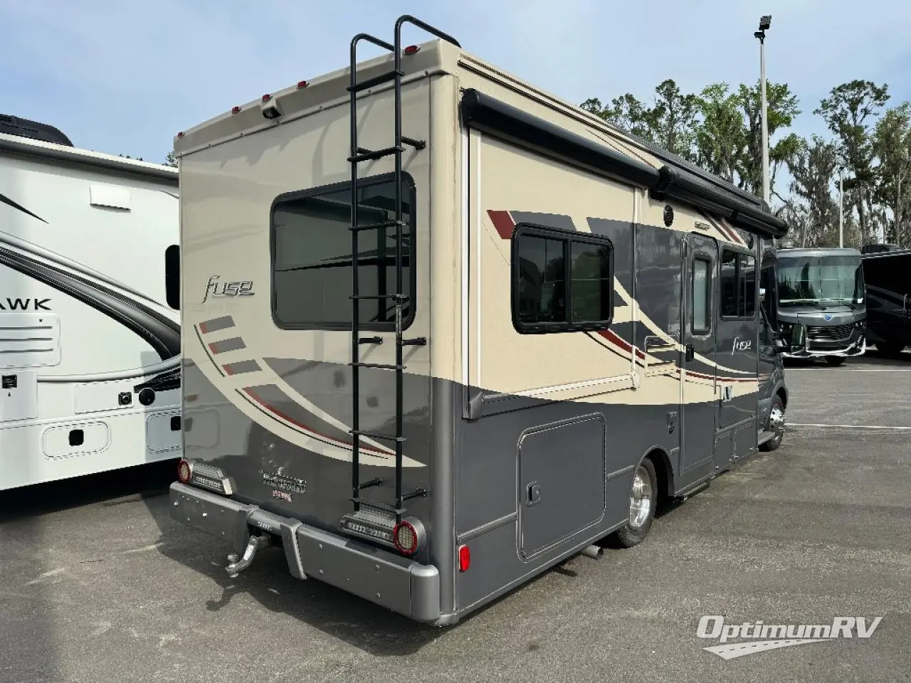 2017 Winnebago Fuse 23T Photo 2