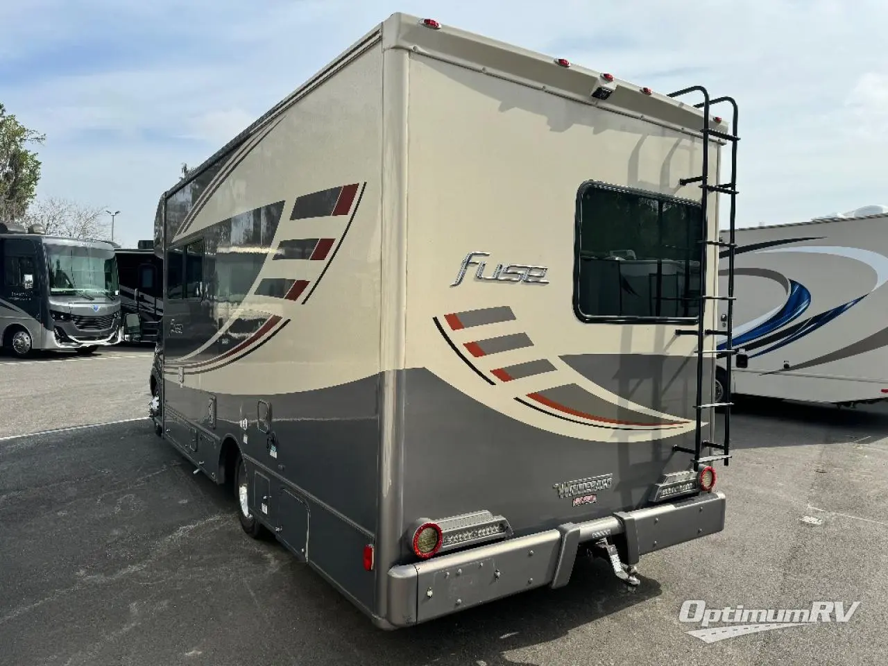 2017 Winnebago Fuse 23T Photo 3