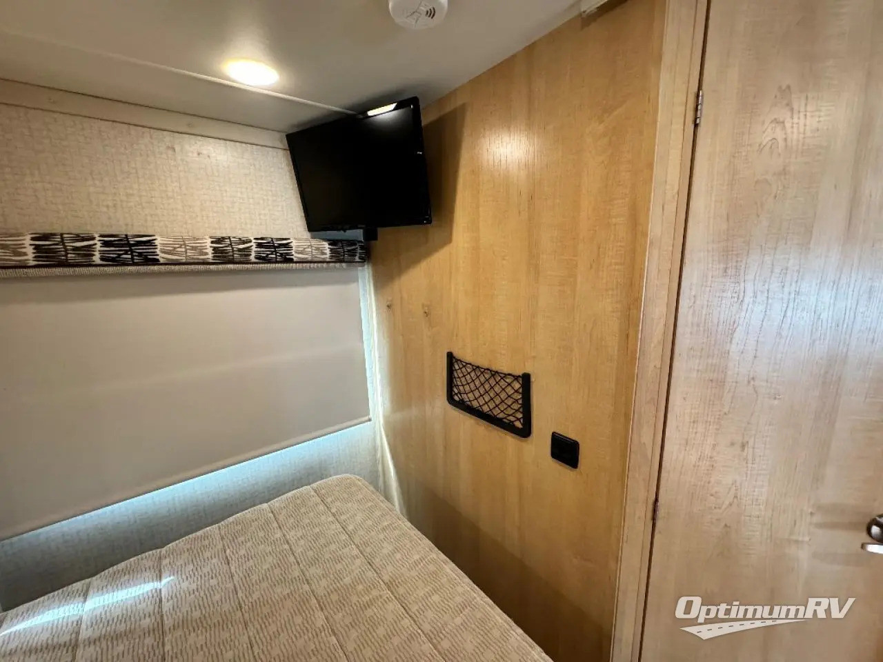 2017 Winnebago Fuse 23T Photo 13