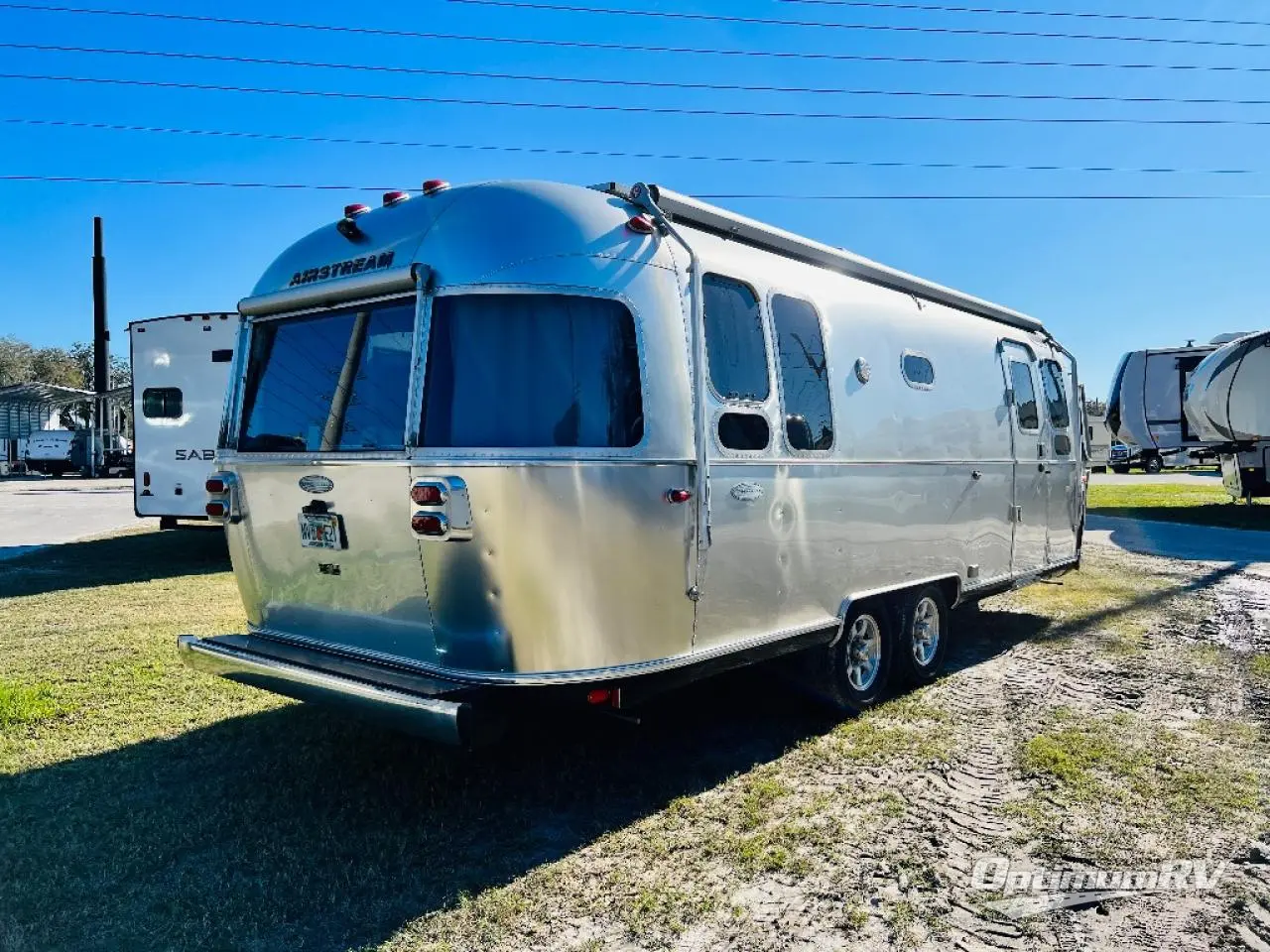 2019 Airstream Flying Cloud 26RB Photo 2