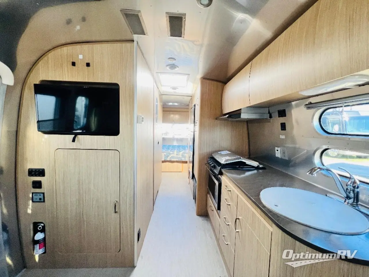 2019 Airstream Flying Cloud 26RB Photo 4