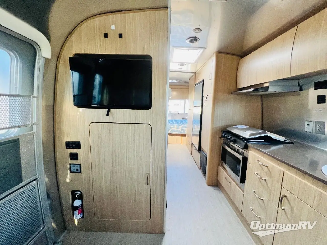 2019 Airstream Flying Cloud 26RB Photo 7
