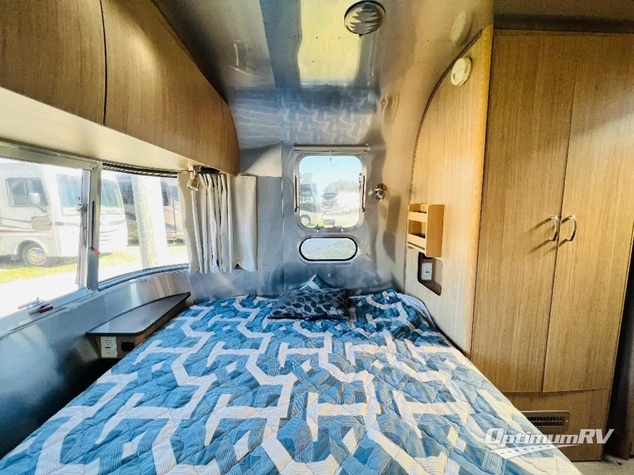 2019 Airstream Flying Cloud 26RB Photo 14