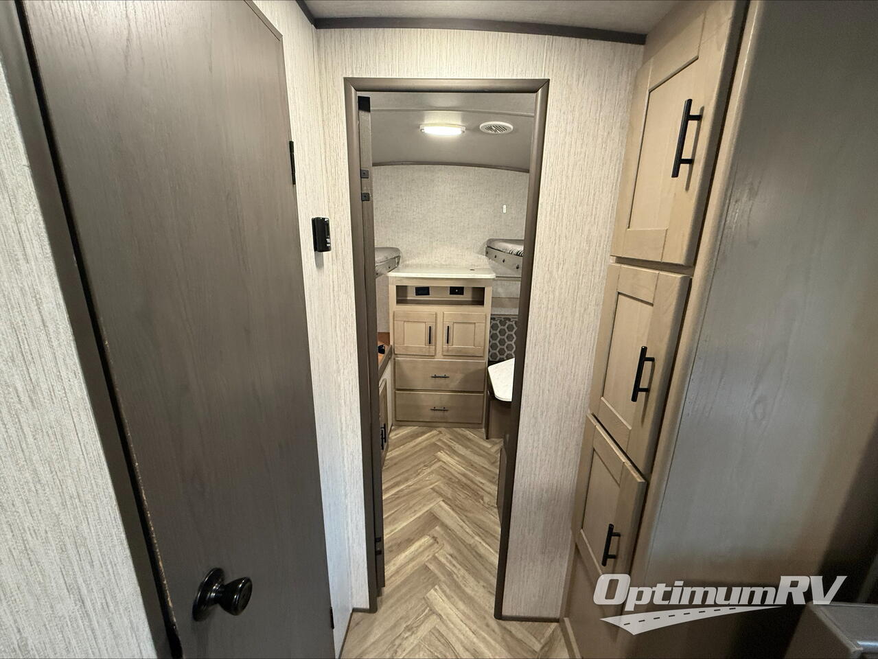 2021 Cruiser Shadow Cruiser 280QBS Photo 17