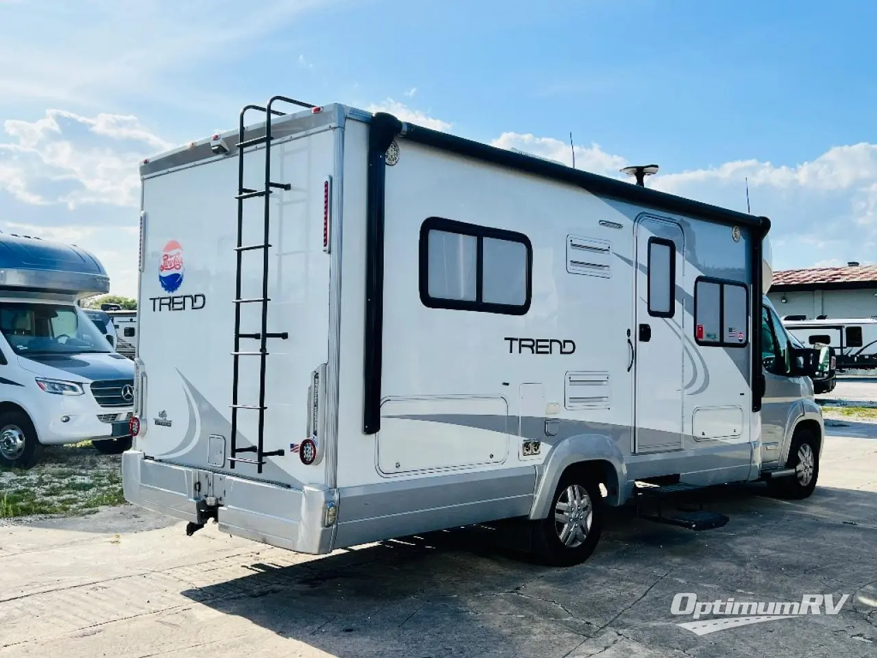 2018 Winnebago Trend 23L Photo 2