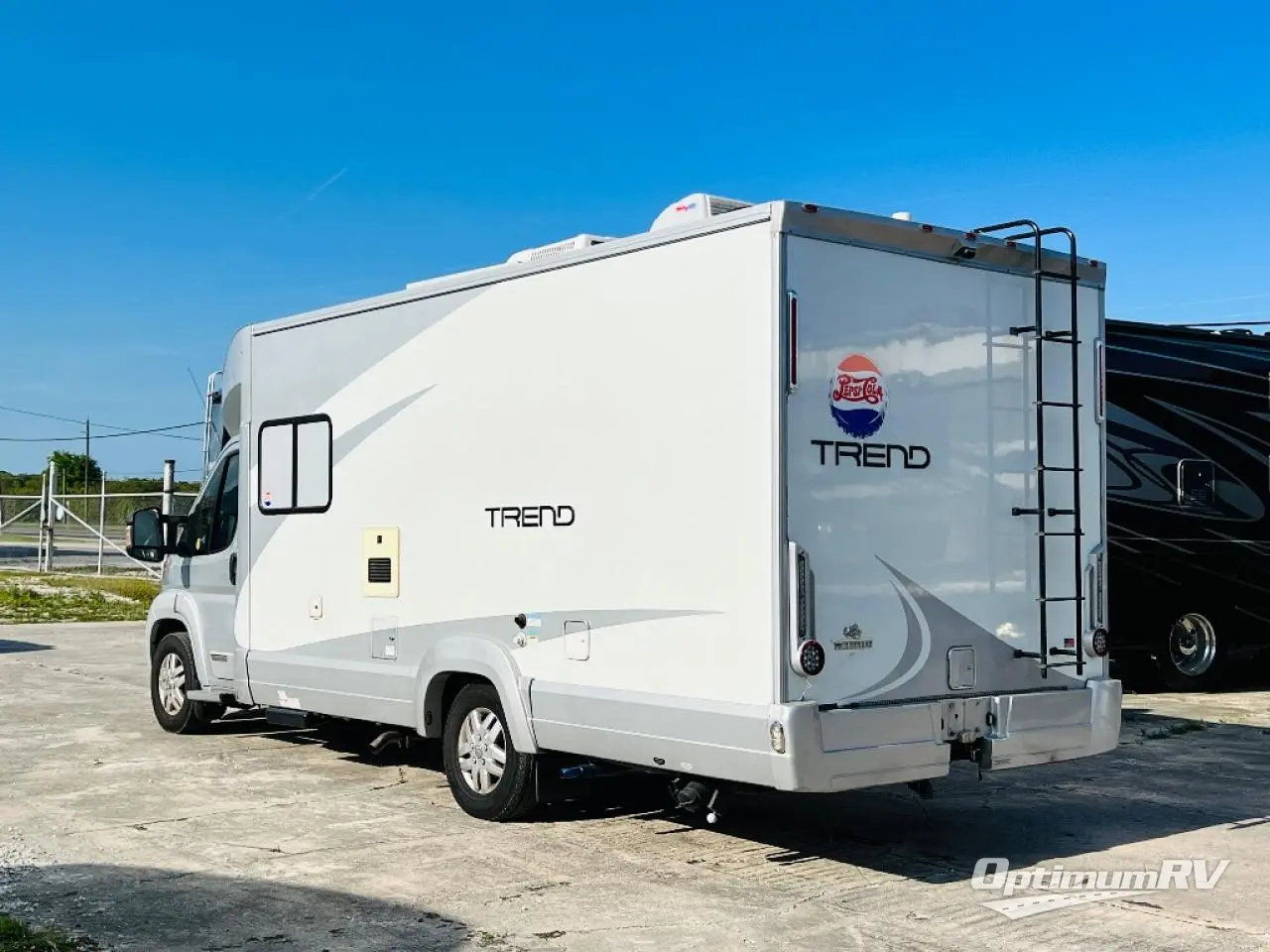 2018 Winnebago Trend 23L Photo 3