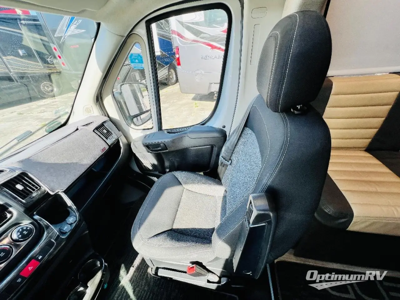 2018 Winnebago Trend 23L Photo 5