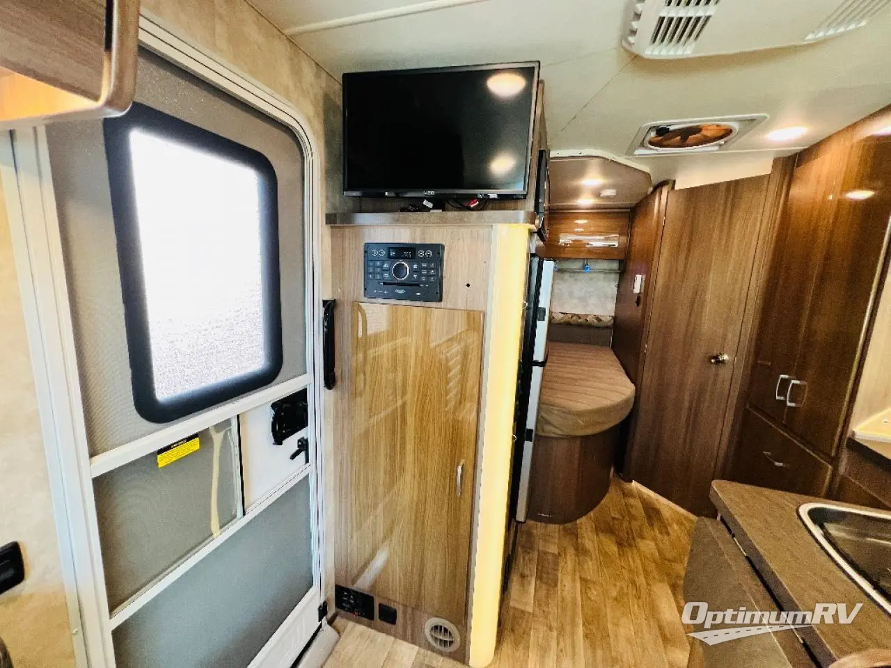 2018 Winnebago Trend 23L Photo 12