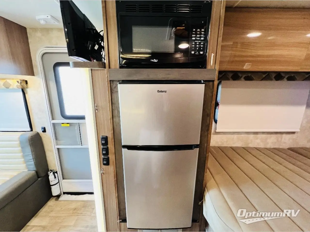 2018 Winnebago Trend 23L Photo 18