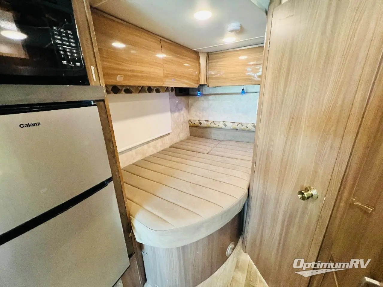 2018 Winnebago Trend 23L Photo 19