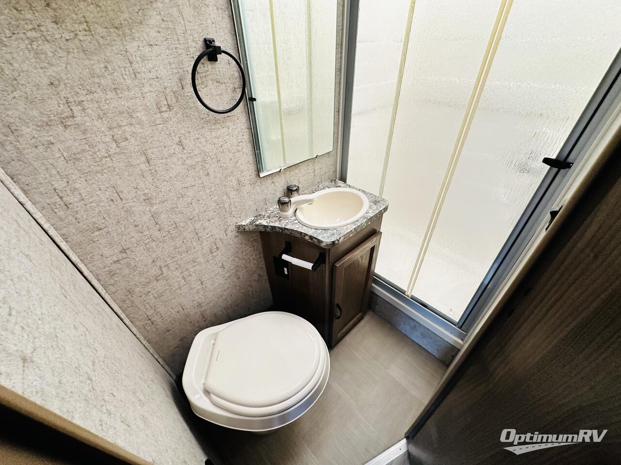 2017 Coachmen Prism 2200 LE Photo 9