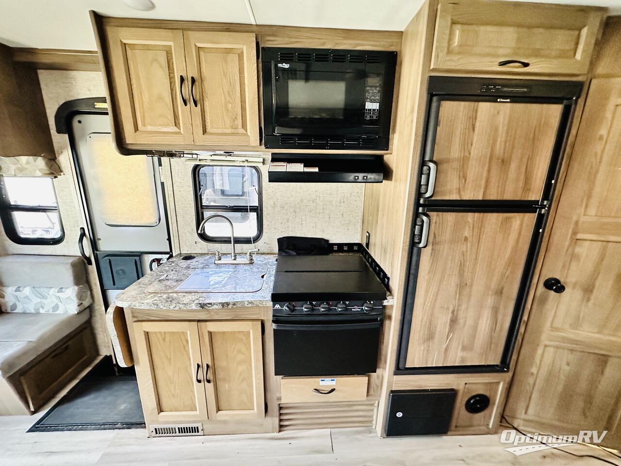 2017 Coachmen Prism 2200 LE Photo 12
