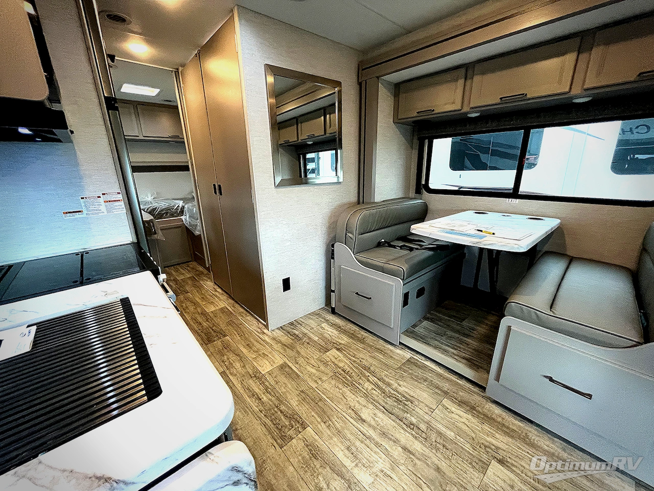 2024 Thor Chateau 25V Photo 5