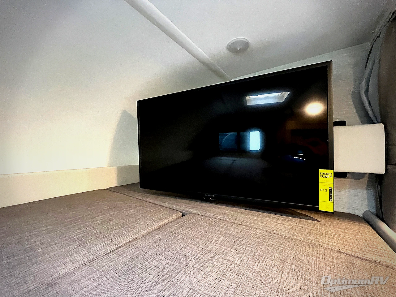 2024 Thor Chateau 25V Photo 11