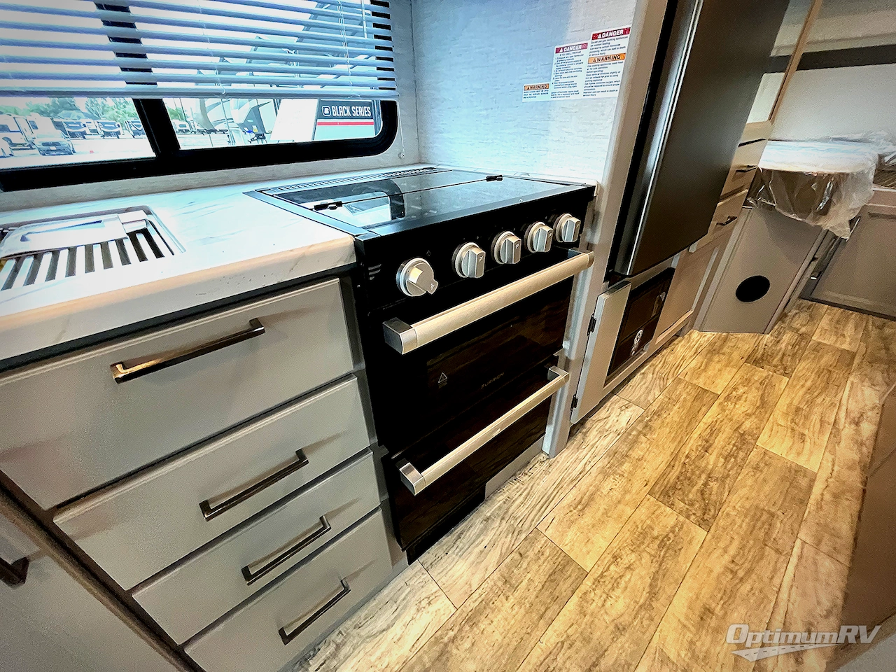 2024 Thor Chateau 25V Photo 17