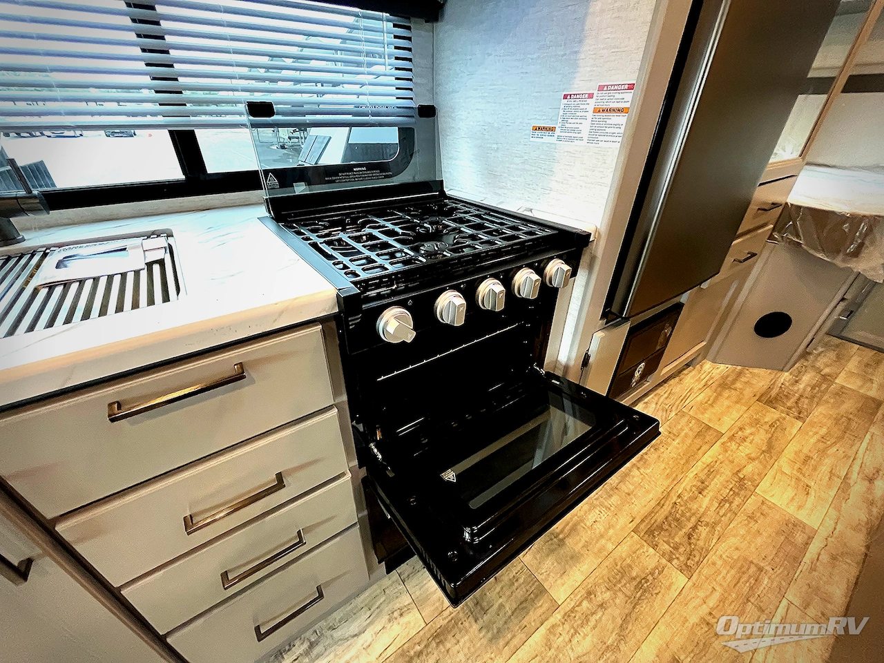 2024 Thor Chateau 25V Photo 18