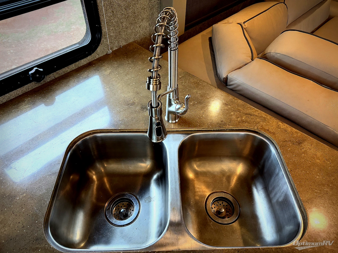 2016 Forest River Georgetown XL 377TS Photo 8