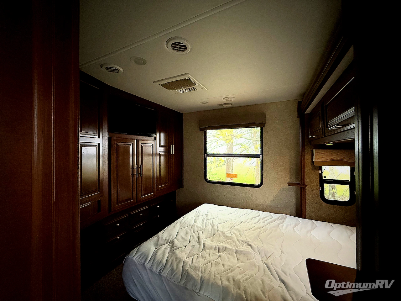 2016 Forest River Georgetown XL 377TS Photo 16