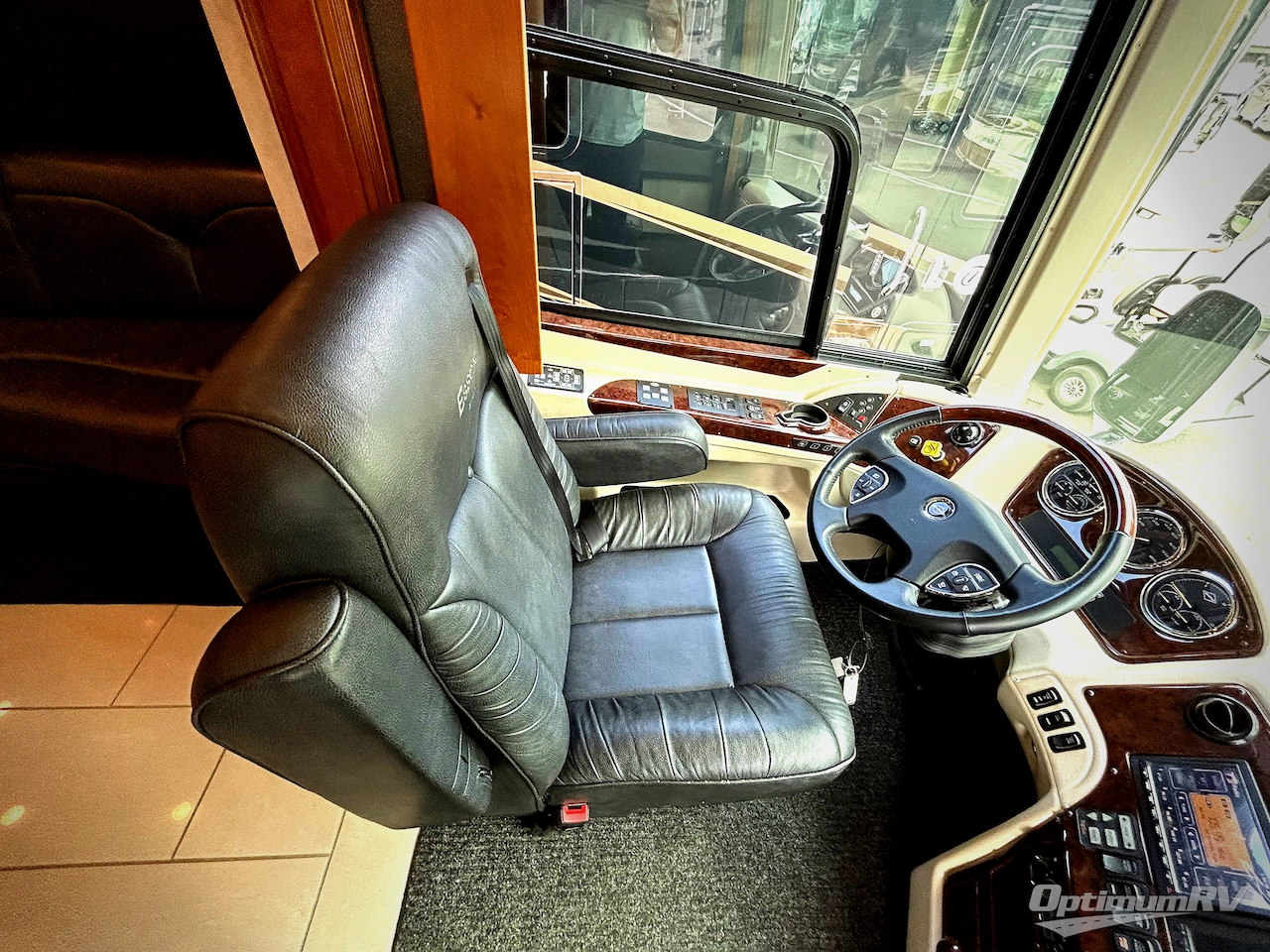 2013 Newmar Essex 4542 Photo 5