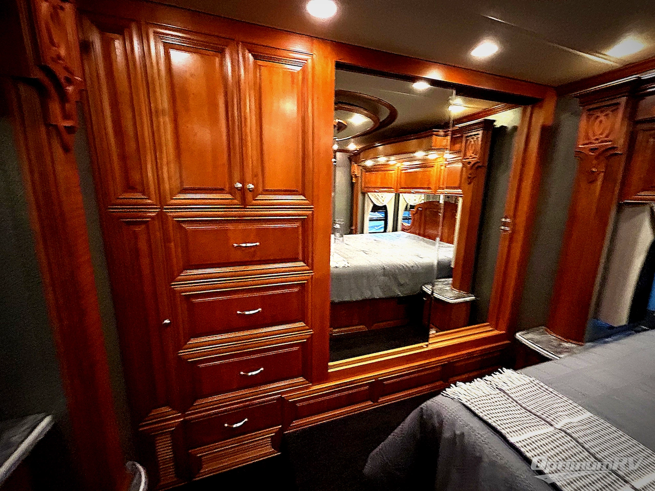 2013 Newmar Essex 4542 Photo 22