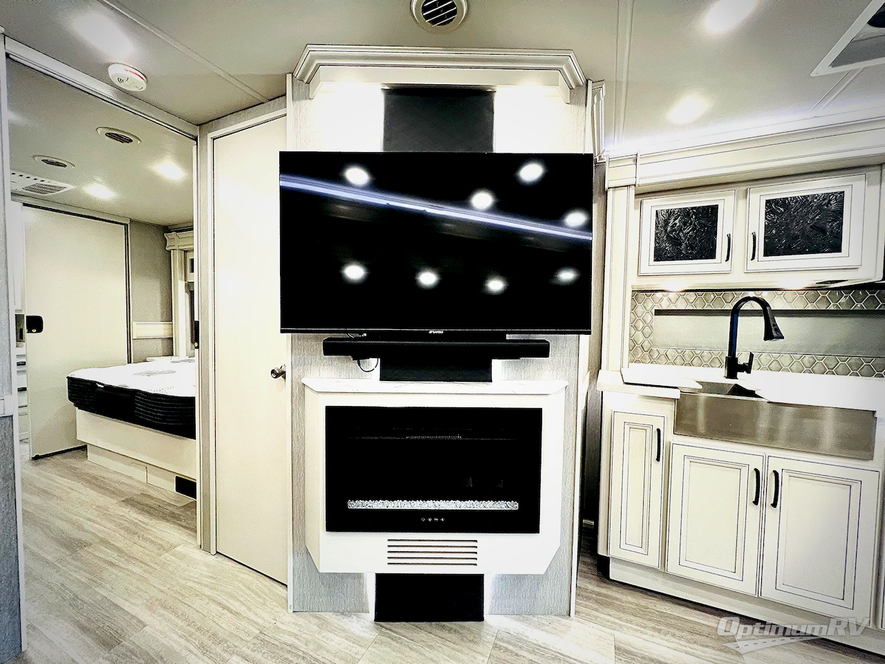 2023 Fleetwood Frontier 36SS Photo 16