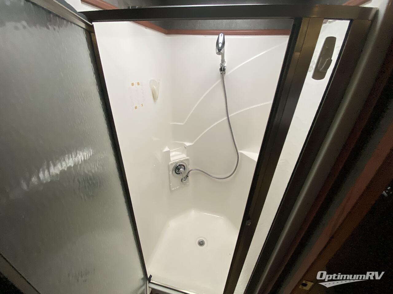 2013 Winnebago Journey 40U Photo 18