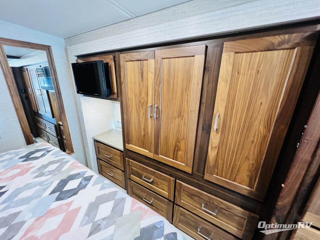 2021 Winnebago Sunstar 29V Photo 22