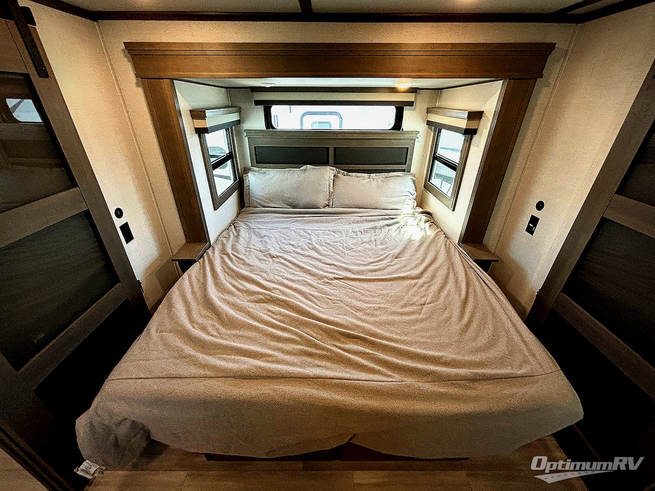 2024 Grand Design Solitude 380FL Photo 10