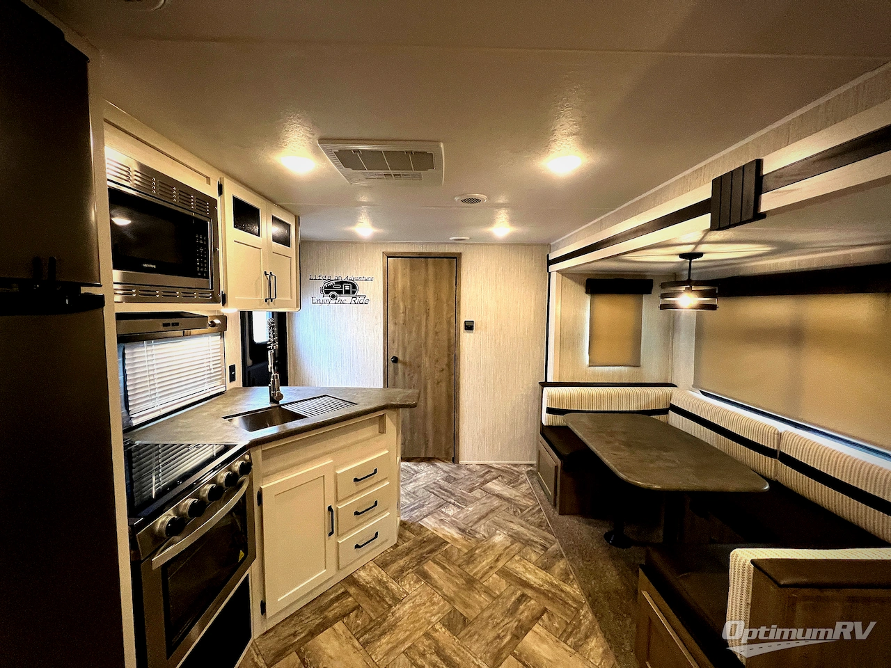 2023 Palomino Puma 28BHSS Photo 4