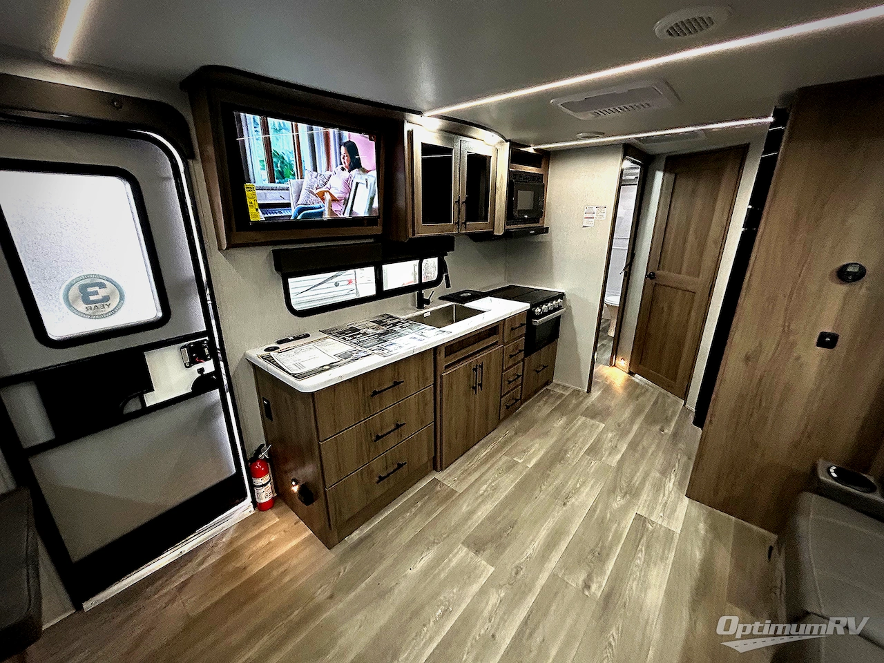2024 Grand Design Imagine XLS 24BSE Photo 5