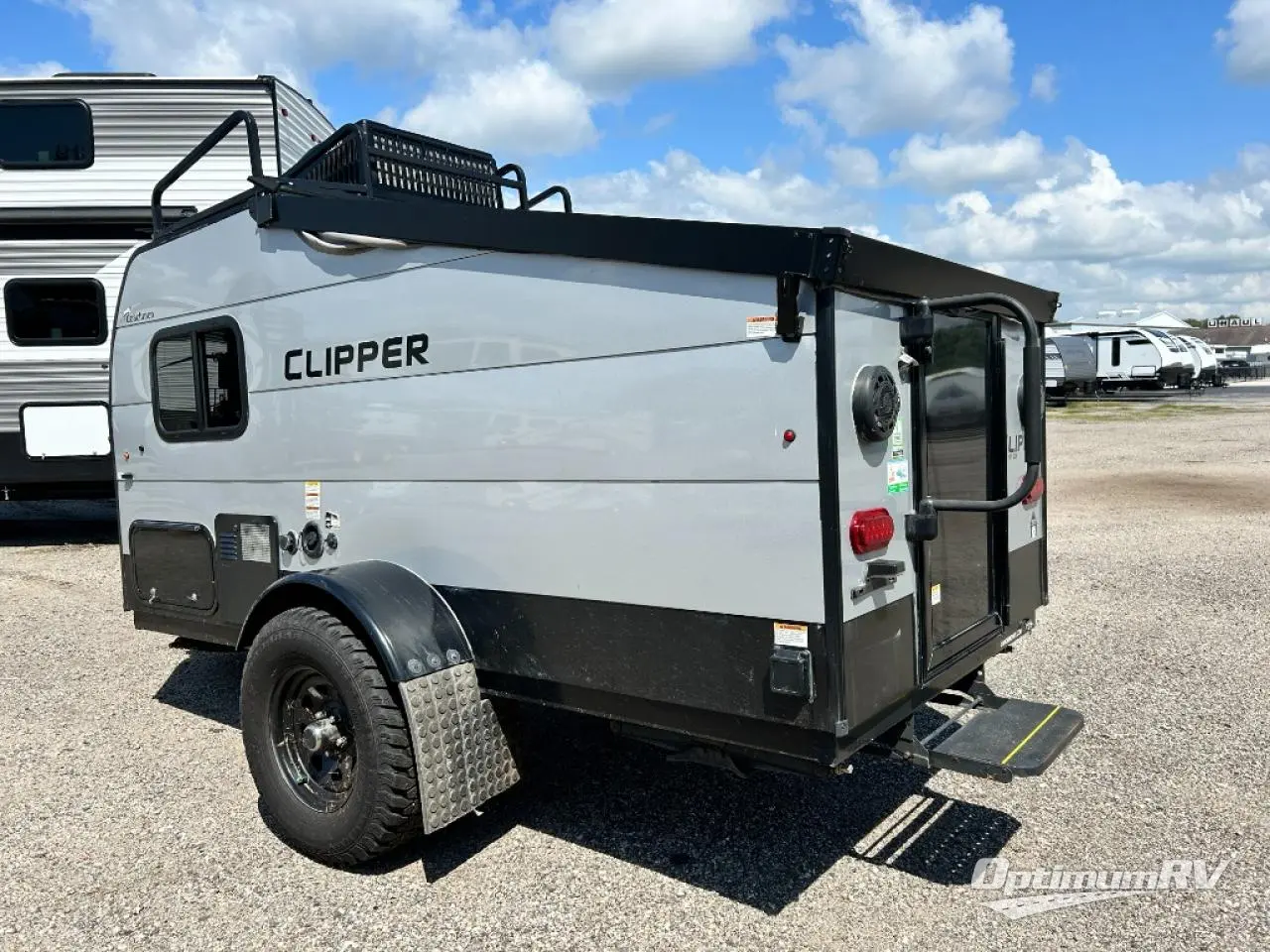 2022 Coachmen Clipper 9.0 Photo 3