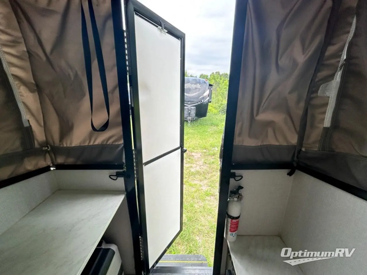 2022 Coachmen Clipper 9.0 Photo 5