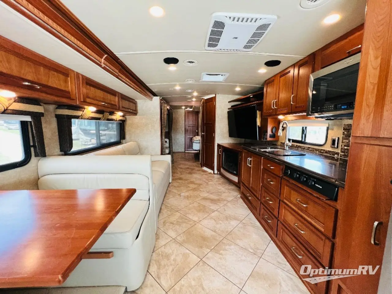 2016 Winnebago Forza 38R Photo 5