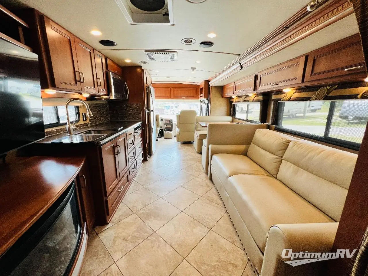 2016 Winnebago Forza 38R Photo 6