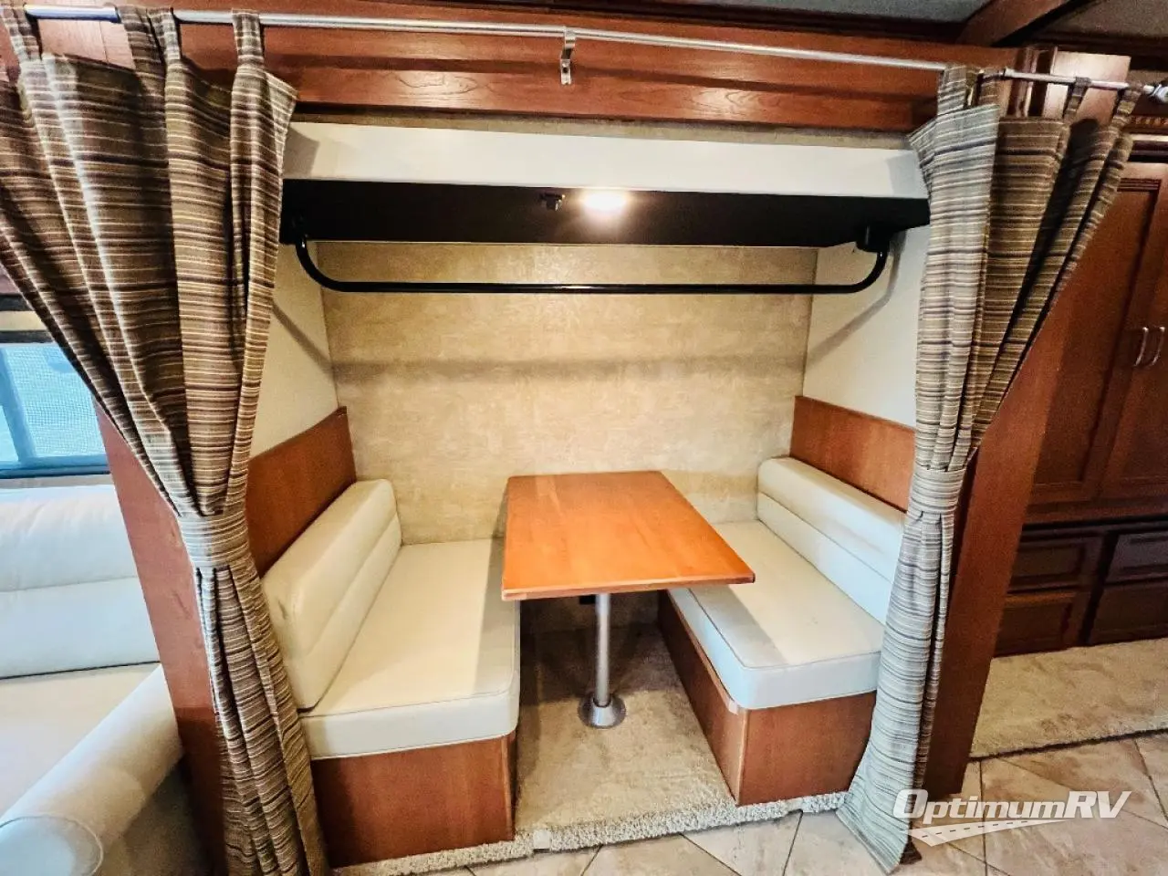 2016 Winnebago Forza 38R Photo 17