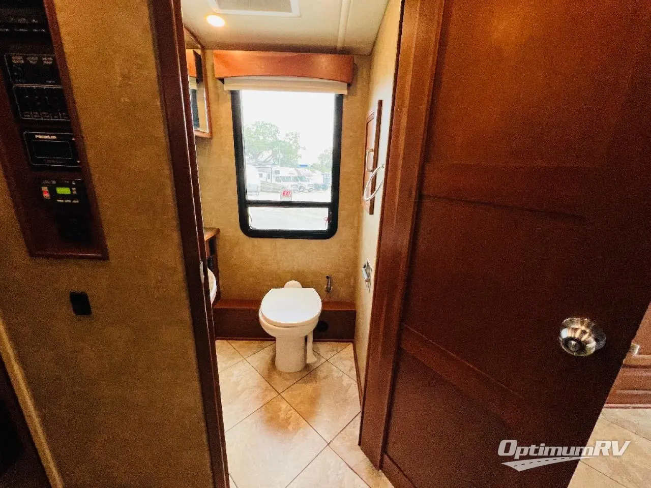 2016 Winnebago Forza 38R Photo 18